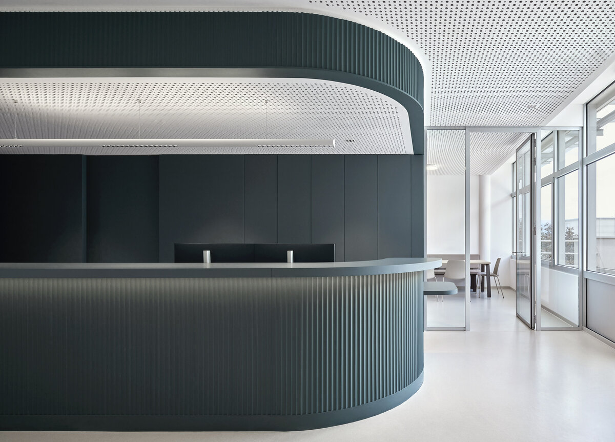 contact-banner-aniston-lighting